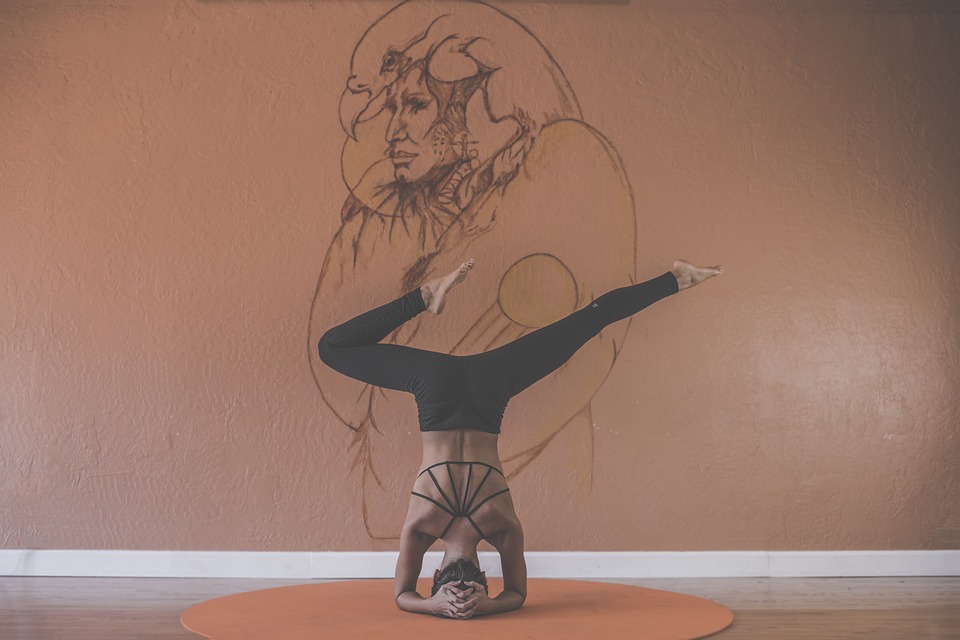 Yoga while you work [#OfficeYoga}