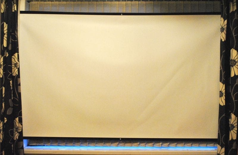 Projection screen