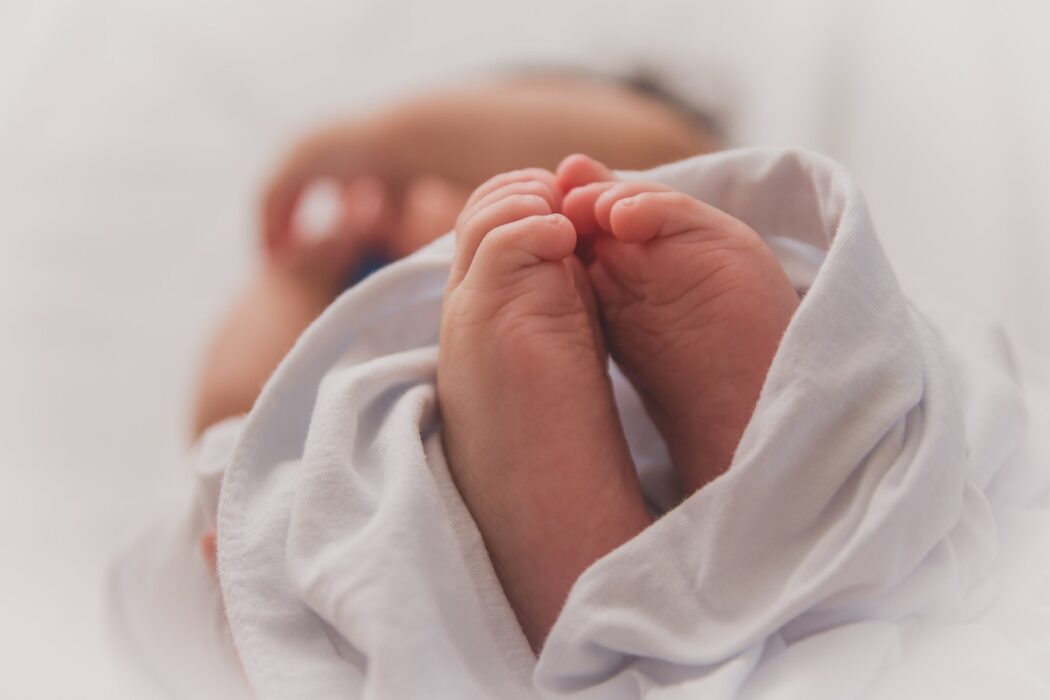 Newborn baby toes