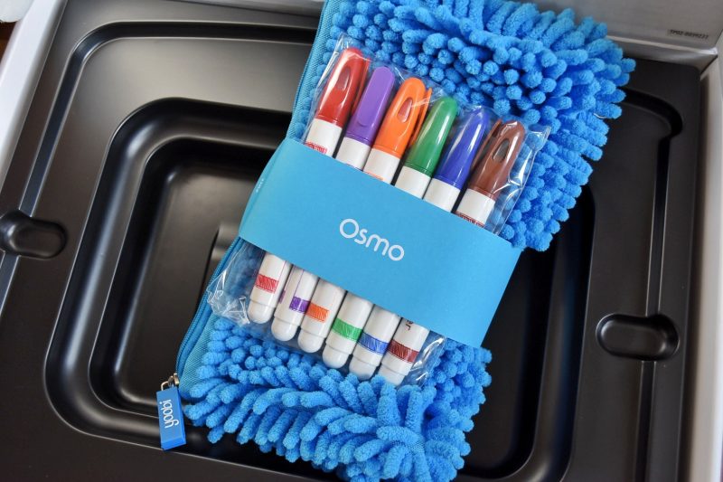 Yoobi fluffy pencilcase from Osmo