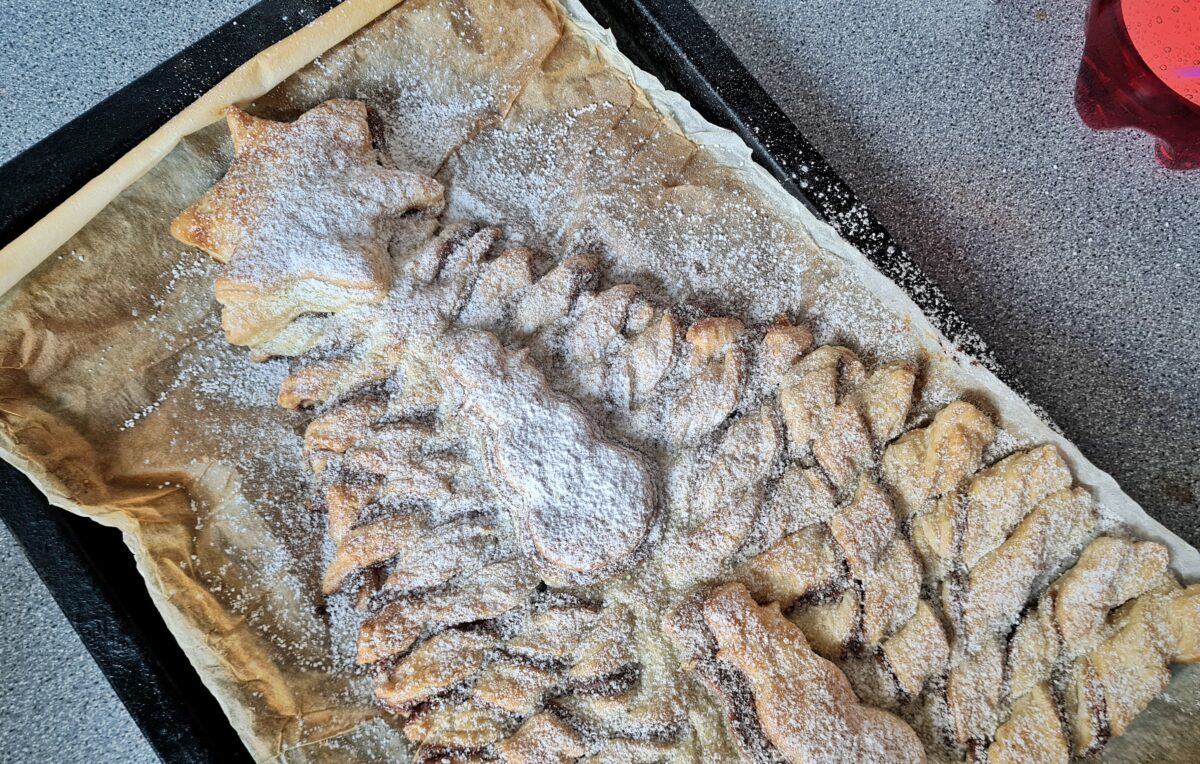 Nutella Pull-Apart Christmas Tree