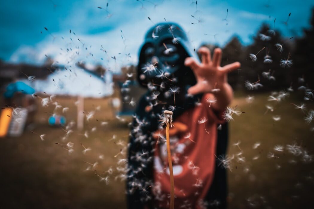AD | 4 ways to encourage outdoor imaginative play