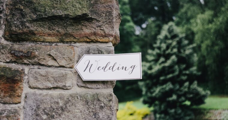 AD | 8 Helpful Tips to Consider when Planning Your Wedding Day!