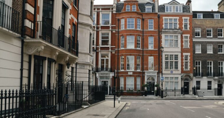 Renting a Home in London? How to Create a Personalised Space without Losing Your Deposit