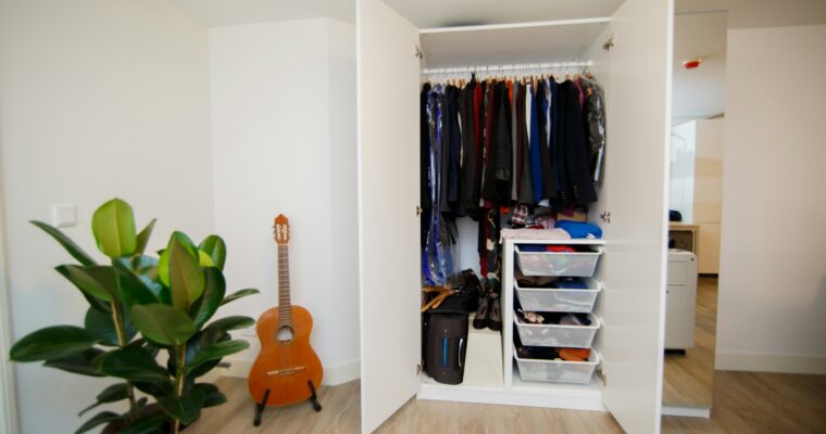 9 Tips for Decluttering Your Closet and Refreshing Your Style