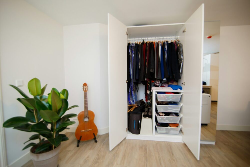9 Tips for Decluttering Your Closet and Refreshing Your Style