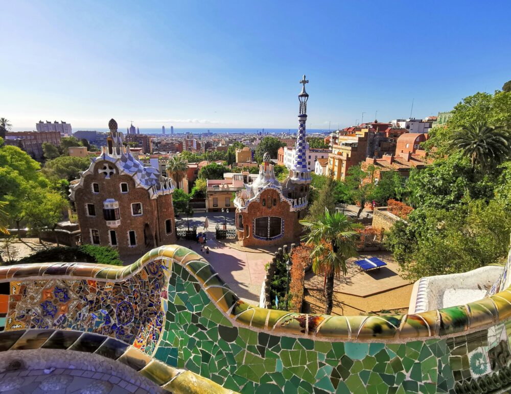 Discover Barcelona by Bus: The Ultimate Guide to Exploring the City’s Top Attractions