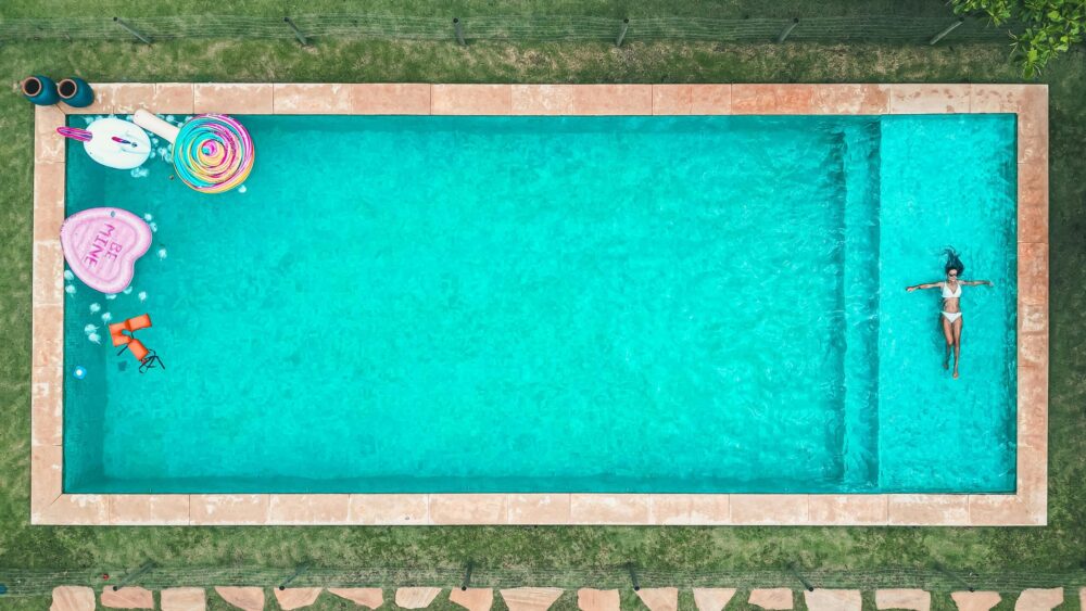 Top Features to Include in Your Pool Design